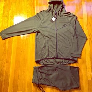 Nike Tech Track Suit NWT MEN LARGE